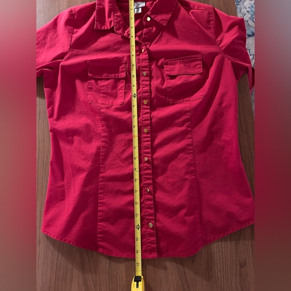 Worthington Stretch M women’s berry button down blouse, gold buttons, work sexy - Picture 5 of 6